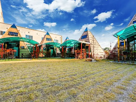 Gyeongju Pyramid Pension Отели рядом с достопримечательностью «Submerged Tomb of King Munmu»