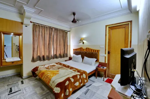 Hotel Yatrik Hotels in Deoghar