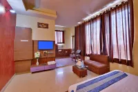 Aarya Hotel