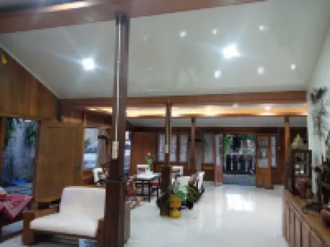 Cahaya Losmen Sragen Syariah Hotel di Sragen