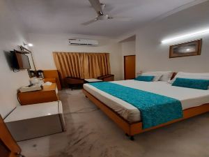 Madhuvan Hotel