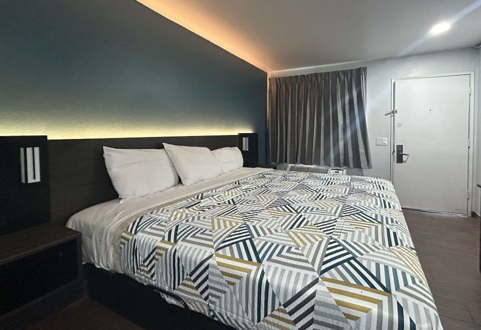Studio 6 Hemet, CA - Housity