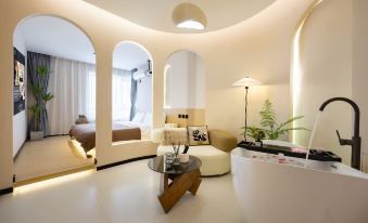 Zhaohuaxishi Zhongjie Apartment (Xiaodong Road)