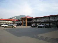 Days Inn by Wyndham Golden - parking