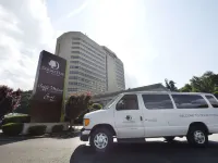 DoubleTree by Hilton Fort Lee/George Washington Bridge Hotels near Convent Garden