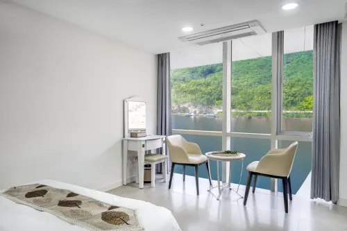 Crest72 Hotel