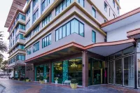 Gallery Design Hotels near Sri Nakhon Lamduan Stadium