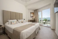 Hotel Las Arenas - Beach