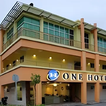 一家靈獅亞飯店 Lido Four Seasons Residence附近的飯店