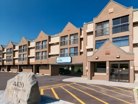 Days Inn by Wyndham Calgary Northwest