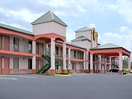 Super 8 by Wyndham Pearl/Jackson/East Отели в г. Брандон