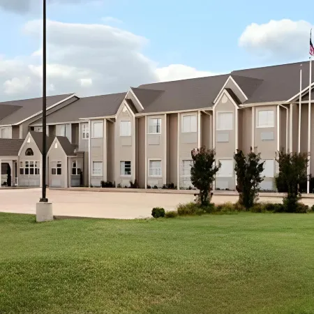 Microtel Inn & Suites by Wyndham Altus Отели в г. Алтус