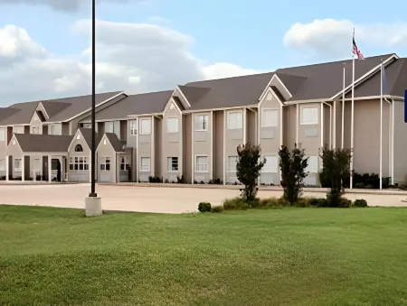 Microtel Inn & Suites by Wyndham Altus