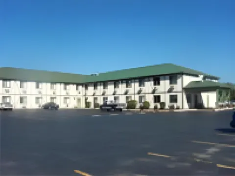 Super 8 by Wyndham Rock Falls Sterling Area