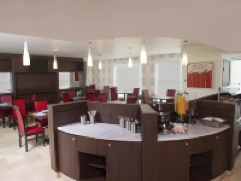 โรงแรมฮอลิเดย์ อินน์ เอ็กซ์เพรส เกเรตาโร บาย IHG โรงแรมในเกเรตาโร