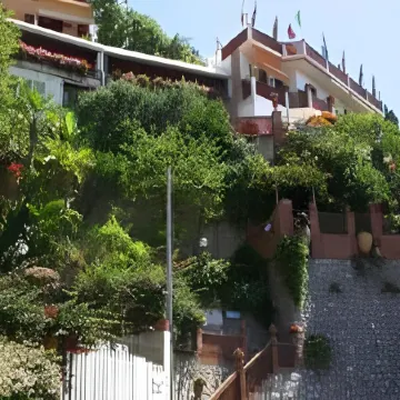 Villa Greta Hotel Rooms & Suites