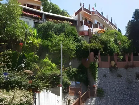 Villa Greta Hotel Rooms & Suites