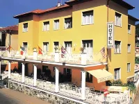 Hotel Dora