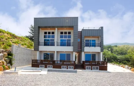 Samcheok High Village Отели рядом с достопримечательностью «Jangho Port»