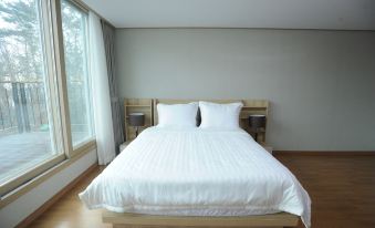 Geoje Atria Hill Pension