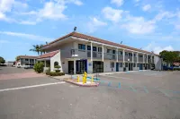Motel 6 Lompoc, CA Hotel dekat Lompoc North Shopping Center