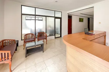 Hotel Shanty Mitra RedDoorz Отели в г. Beber