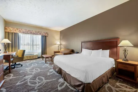 Best Western Plus Mid Nebraska Inn  Suites Отели рядом с достопримечательностью «Парк Харви»
