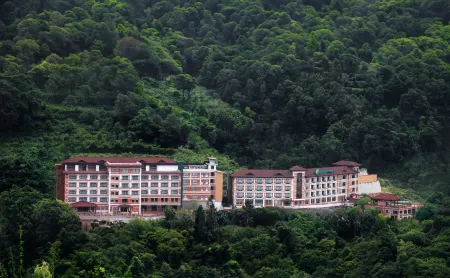 Holiday Inn Resort Kathmandu Budhanilkantha Отели рядом с достопримечательностью «Drikung Kagyu Rinchen Ling Monastery»