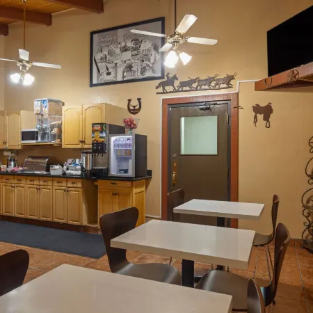Super 8 by Wyndham Dodge City