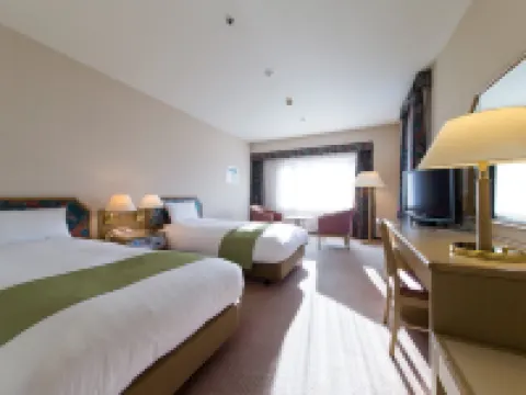 อากิอุ รีสอร์ท โฮเทล เครสเซนท์