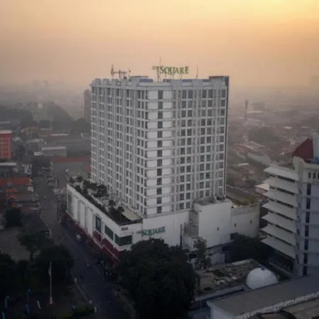 The Square Surabaya - Apartemen Service - King Bed Suite for 2 - Netflix & WiFi - Near Kampus Petra