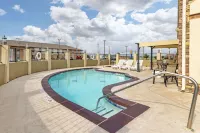 Comfort Inn & Suites Glenpool - Swimmingpools
