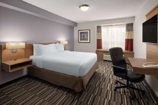 Microtel Inn & Suites by Wyndham Kirkland Lake