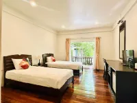 Tree House Hotel Hotels in Mueang Si Sa Ket District