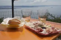 Affascinante Lodge Rustico a Trieste con Servizi Privati