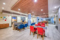 Holiday Inn Express & Suites Remington