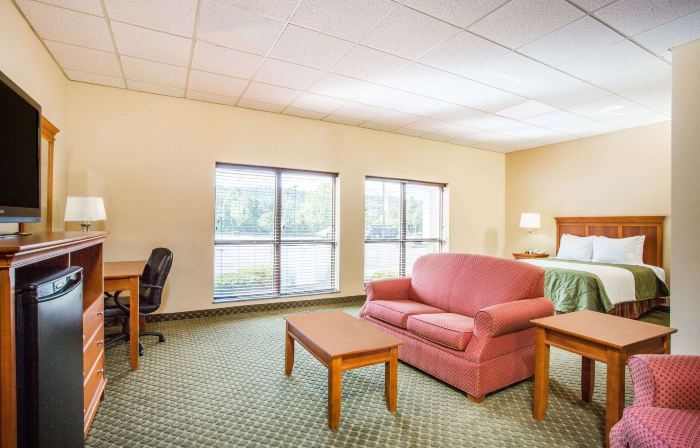 Days Inn & Suites by Wyndham Sutton Flatwoods