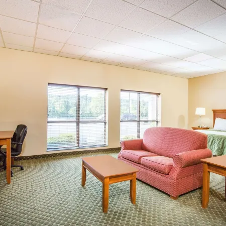 Days Inn & Suites by Wyndham Sutton Flatwoods