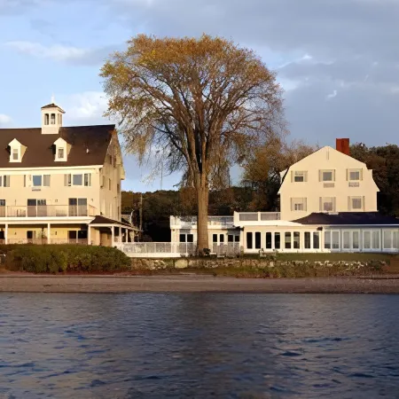 The Breakwater Inn & Spa
