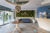 Flora Hotel