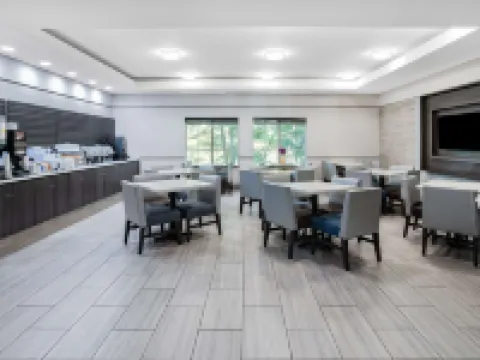 La Quinta Inn & Suites by Wyndham Norfolk Hotels in Norfolk