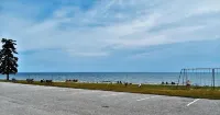 Days Inn & Suites by Wyndham St. Ignace Lakefront - parking