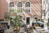 Home Hotel Victoria Hotels near Stadsparken