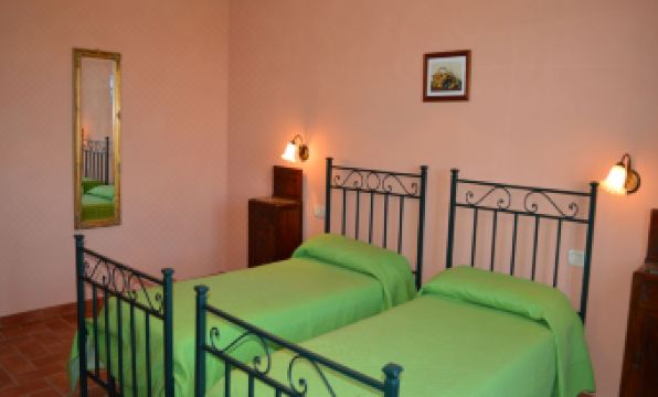 Cozy Tuscan countryside escape