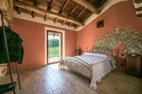 Charming Alessandria Retreat with Queen-sized Bed & Shared Outdoor Pool - 民宿