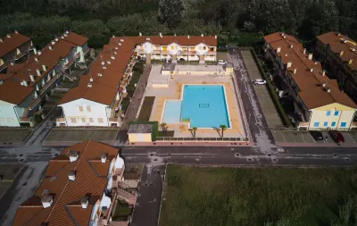 Rilassati e goditi il tuo soggiorno a Rosolina a bordo piscina Hotel in zona Rosolina Mare
