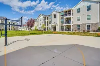 Sleek Vineyard Condo w/ Access to Community Pools Hotel di American Fork