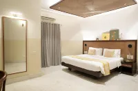 Hanu Reddy Residences Poes Garden