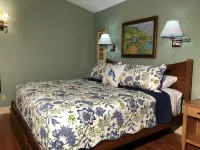 Immaculate Hummingbird Suite - One Mile from Acadia National Park - Condos