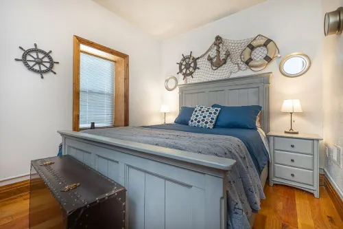 Impressive Private 2BR Suite w/Parking Univ Area